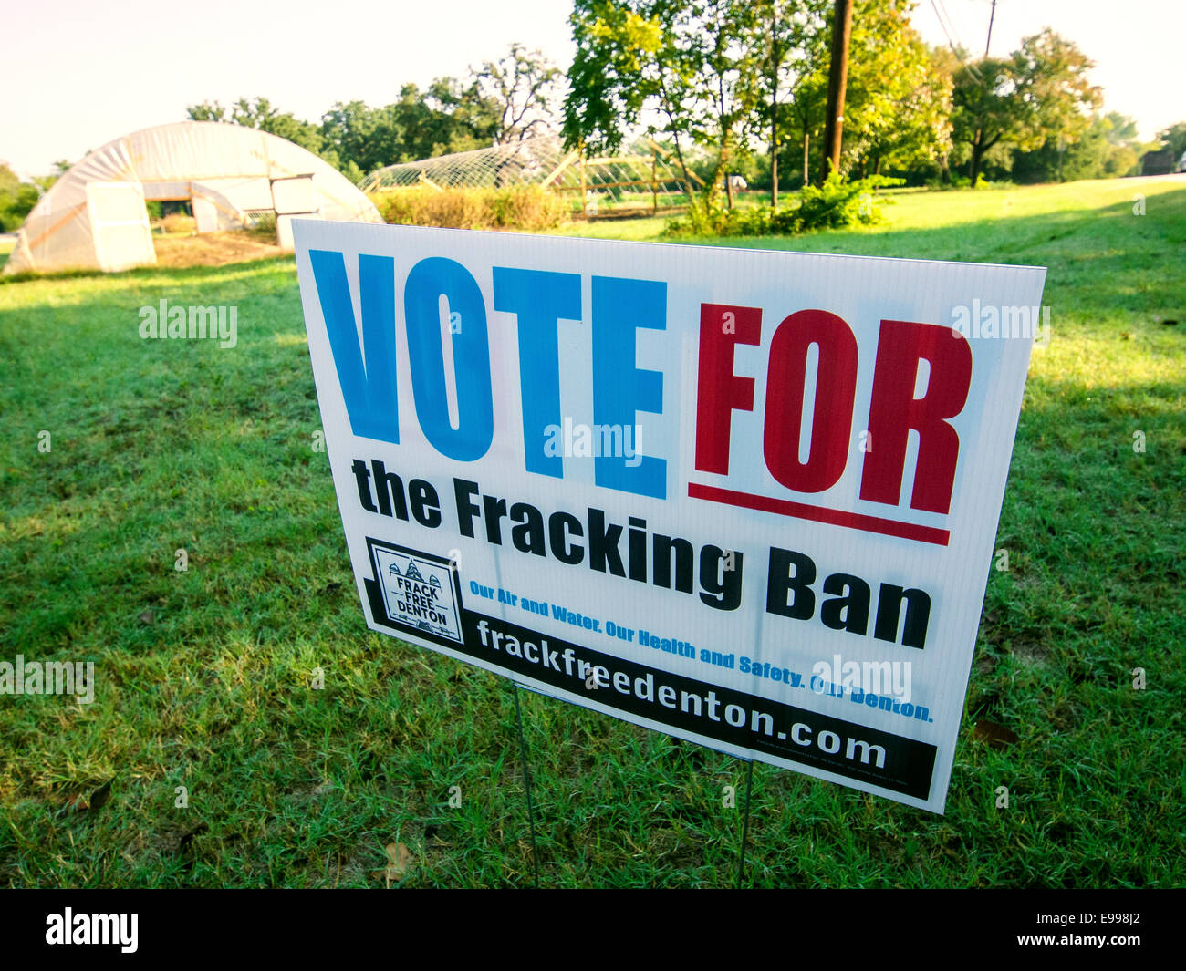 Texas, USA. 22. Oktober 2014. Ersten Mal wiegen Texas Wähler Verbot nach Öl zu bohren. Denton, Texas Bewohner Stimmen bei Wahlen im November darüber, ob verbieten fracking beim Bohren in Bohrungen nach Erdöl und Erdgas verwendet. Bildnachweis: J. G. Domke/Alamy Live-Nachrichten Stockfoto