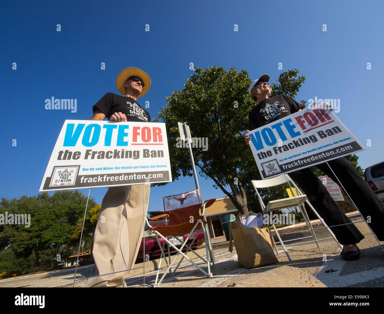 Texas, USA. 22. Oktober 2014. Ersten Mal wiegen Texas Wähler Verbot nach Öl zu bohren. Denton, Texas Bewohner Stimmen bei Wahlen im November darüber, ob verbieten fracking beim Bohren in Bohrungen nach Erdöl und Erdgas verwendet. Bildnachweis: J. G. Domke/Alamy Live-Nachrichten Stockfoto