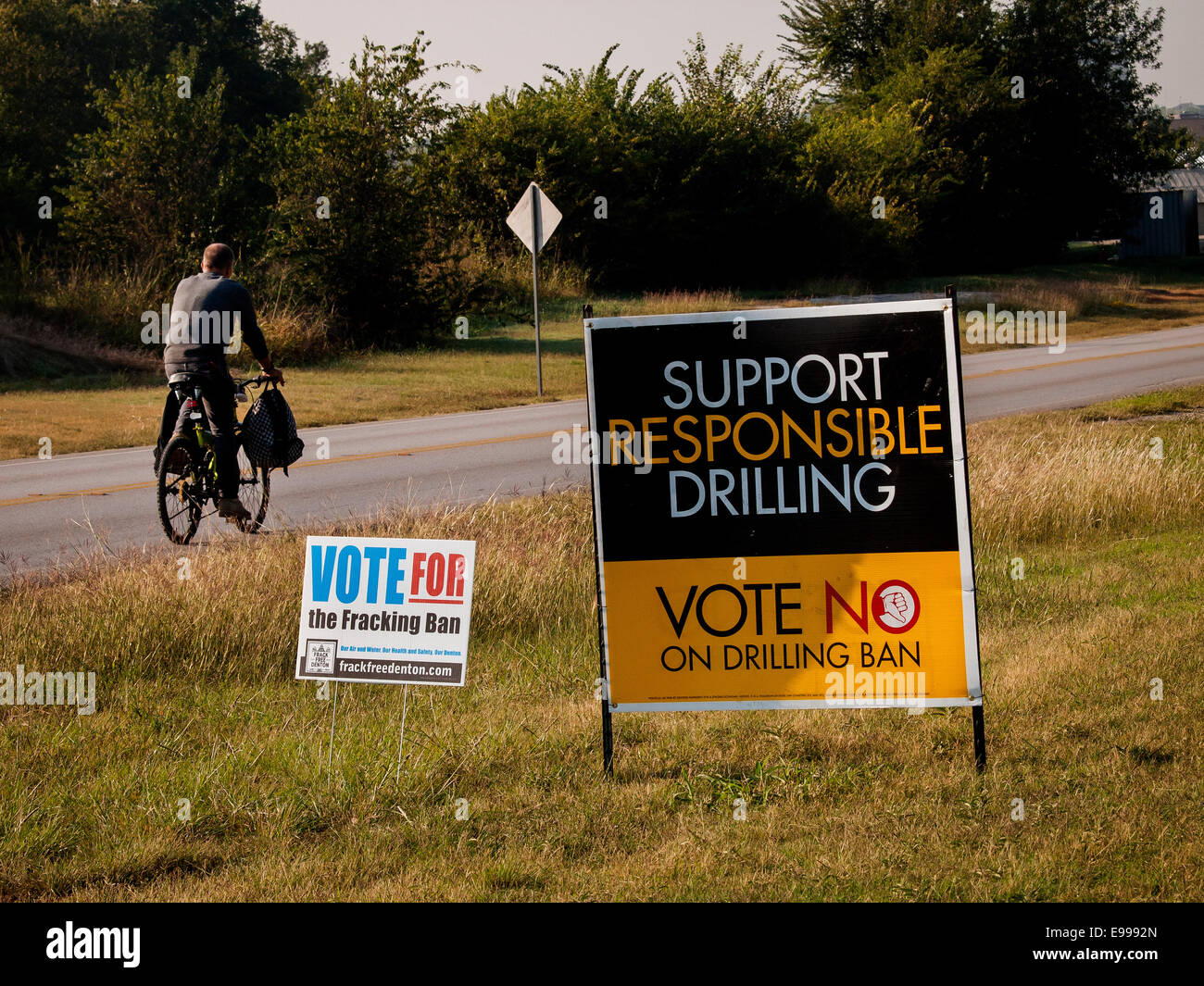 Denton, Texas, Bewohner Abstimmung Erdgas und il Bohren in der Stadt zu verbieten. Es bestanden, aber der Staat Texas entschieden, dass dies nicht zulässig war, dass er vom Staat nicht Wähler zu kommen. Stockfoto