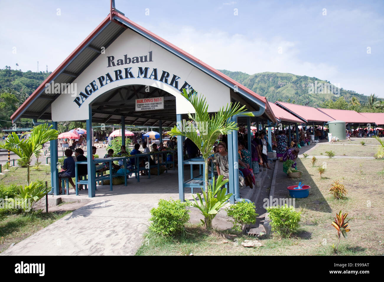 Beschäftigt Seite Park Market ist das kommerzielle Zentrum von Rabaul, Neubritannien Insel, Papua-Neu-Guinea. Stockfoto