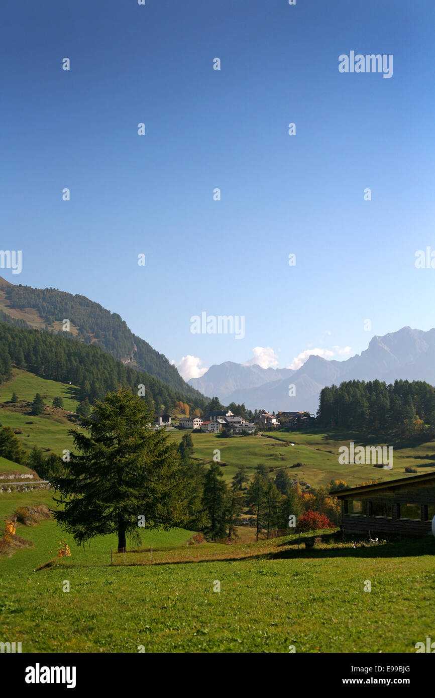 Blick auf Berge von Guarda in der Schweiz Stockfoto