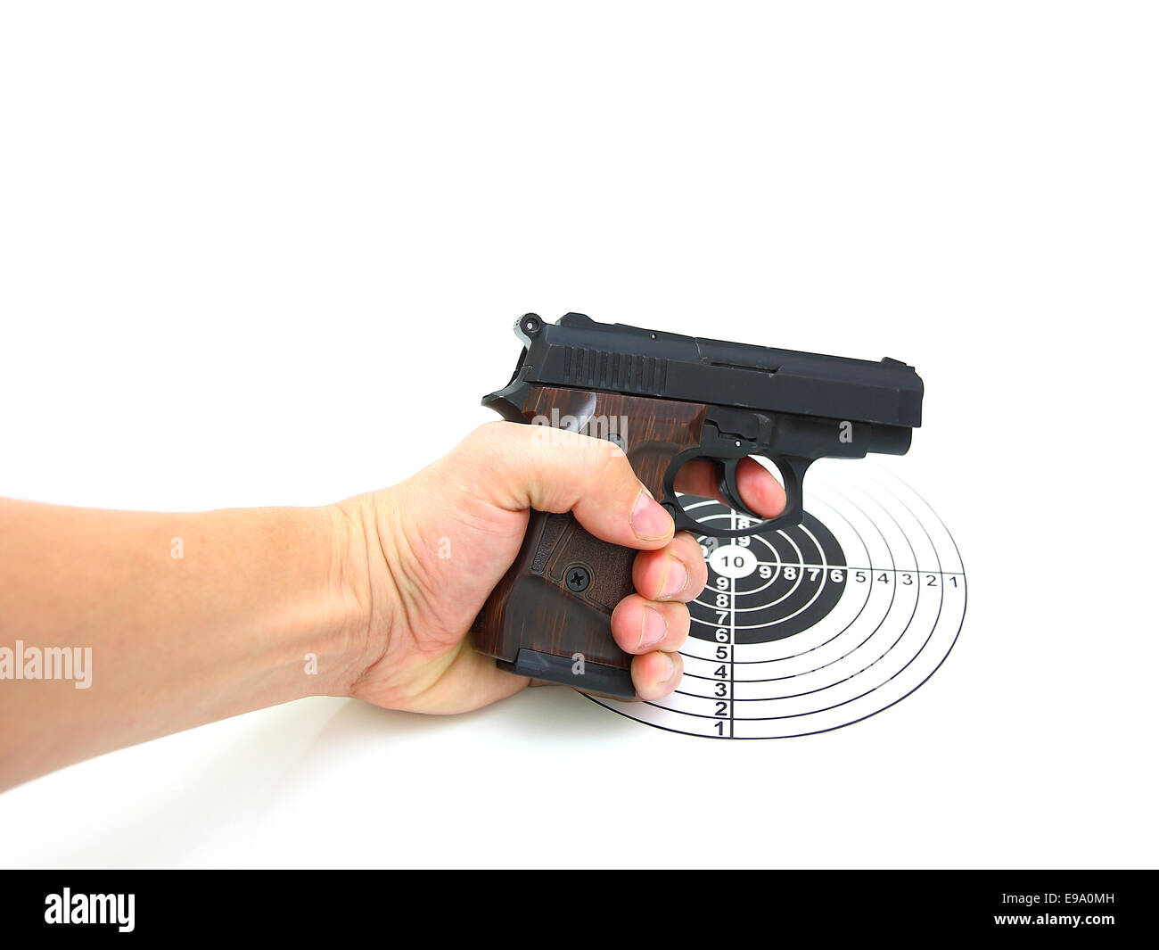 Hand mit Pistole isoliert Stockfoto