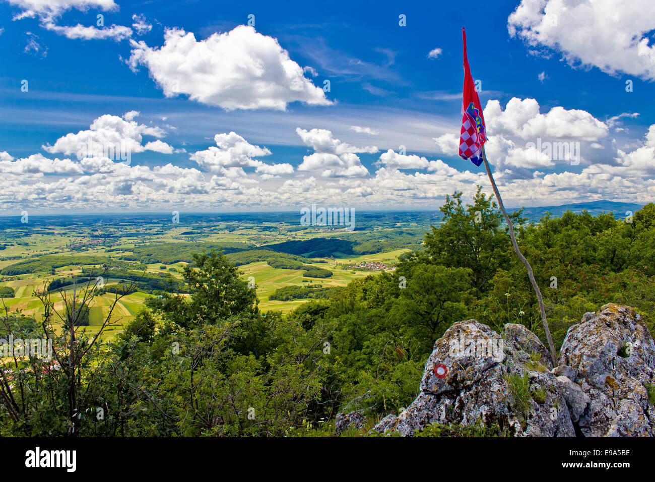 Kalnik Blick auf die Berge von oben Stockfoto