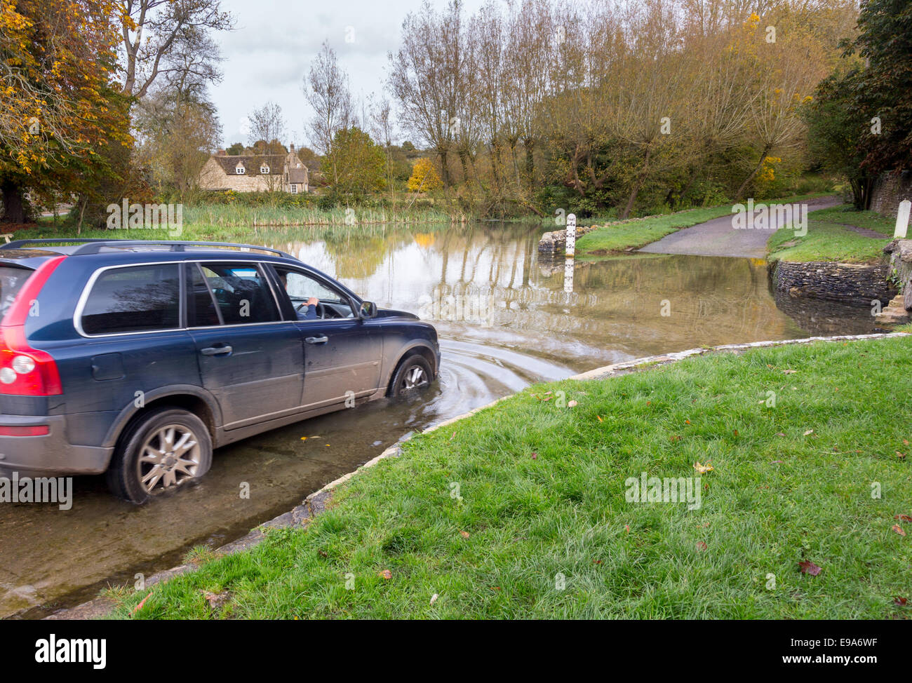 Auto im teich Fotos und Bildmaterial in hoher Auflösung Alamy