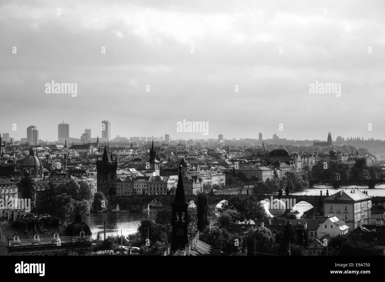 Übersicht des alten Prags von der Karlsbrücke entfernt Stockfoto