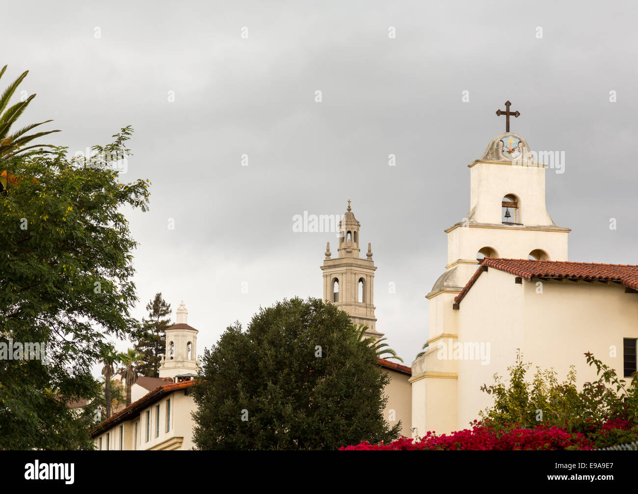 Bewölkten stürmischen Tag in Santa Barbara Mission Stockfoto