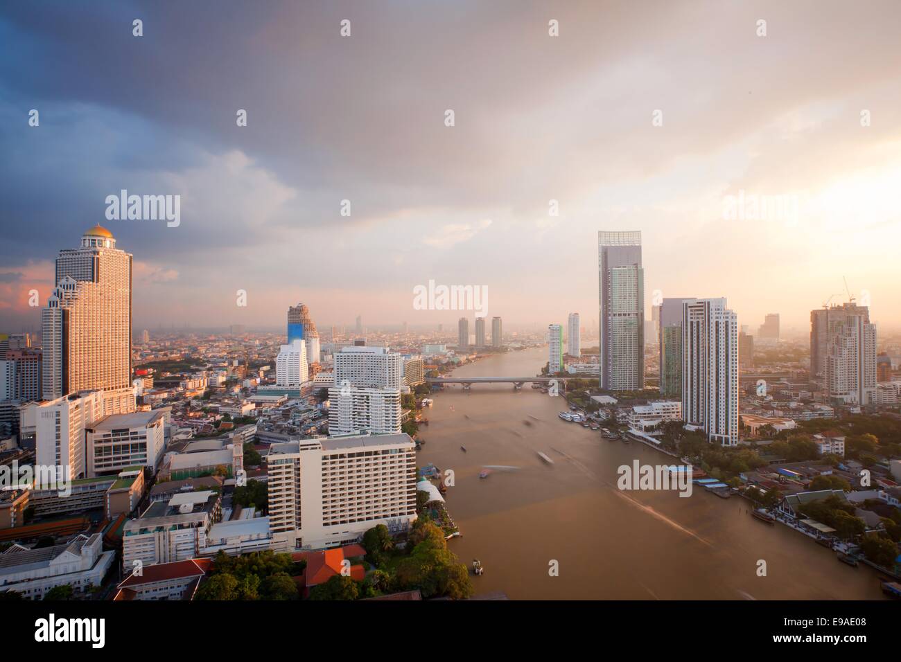 Bangkok Skyline Sonnenuntergang Stockfoto