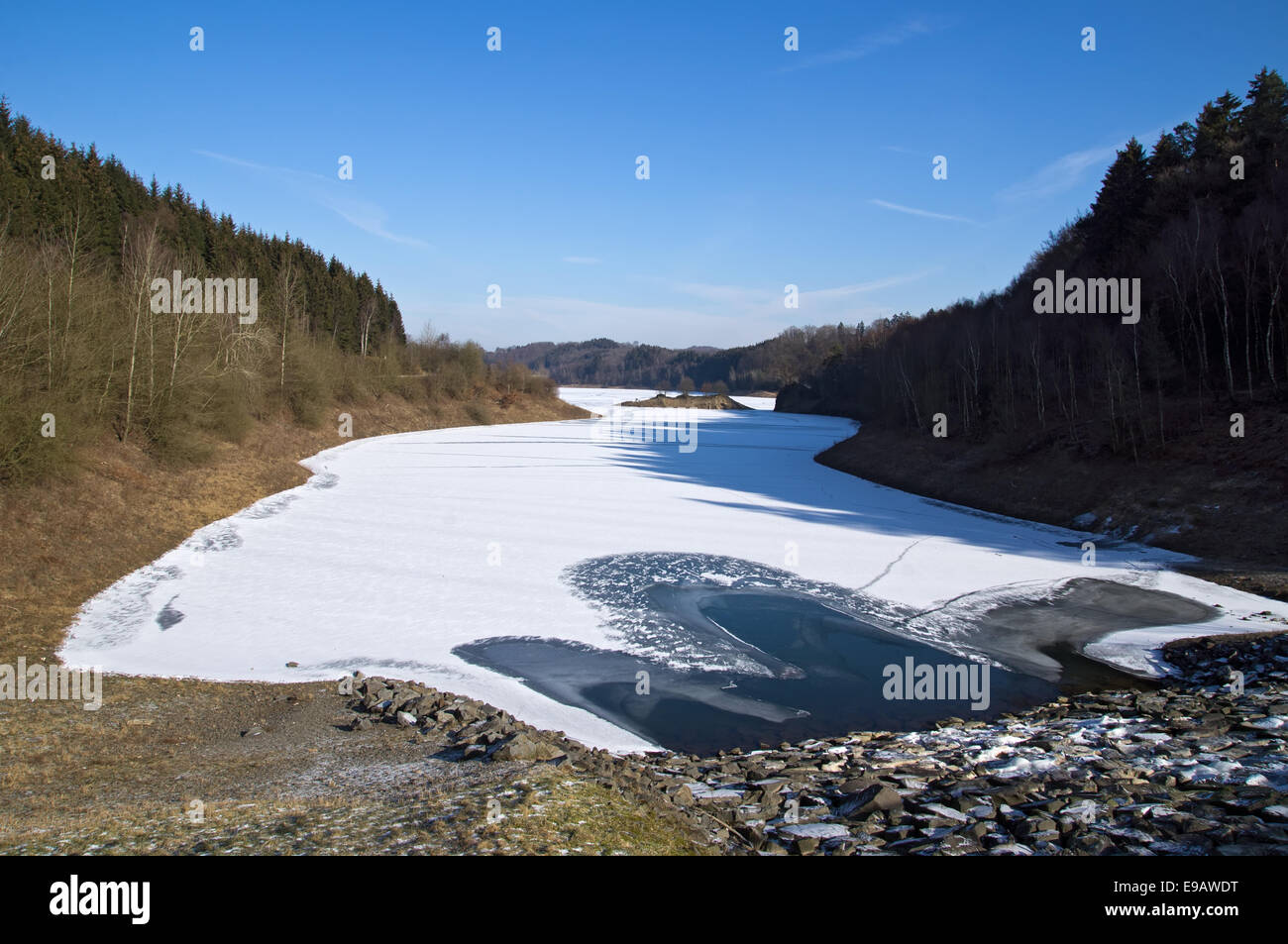 Die winterliche Wupper Stausee in Deutschland Stockfoto