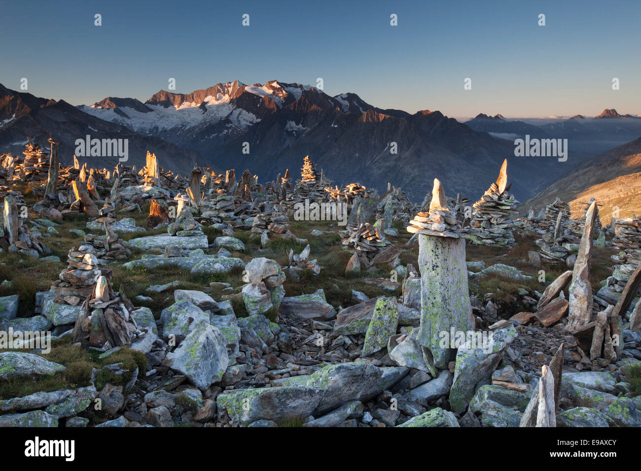 Cairns auf dem Petersköpfl, Ginzling, Tirol, Österreich Stockfoto