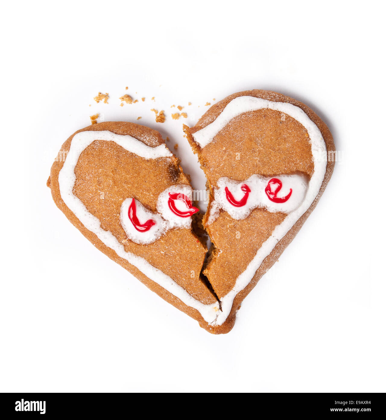 Gebrochenes Herz Cookies isoliert auf weiss. Stockfoto