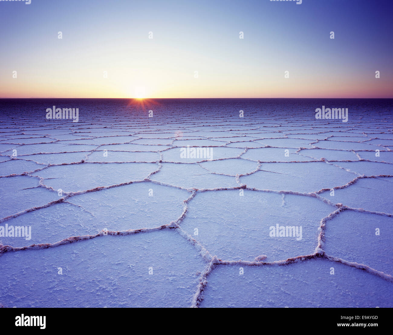 Morgenlicht, ersten Sonnenlicht, Salar de Uyuni, Salt Lake City, Altiplano, Bolivien Stockfoto