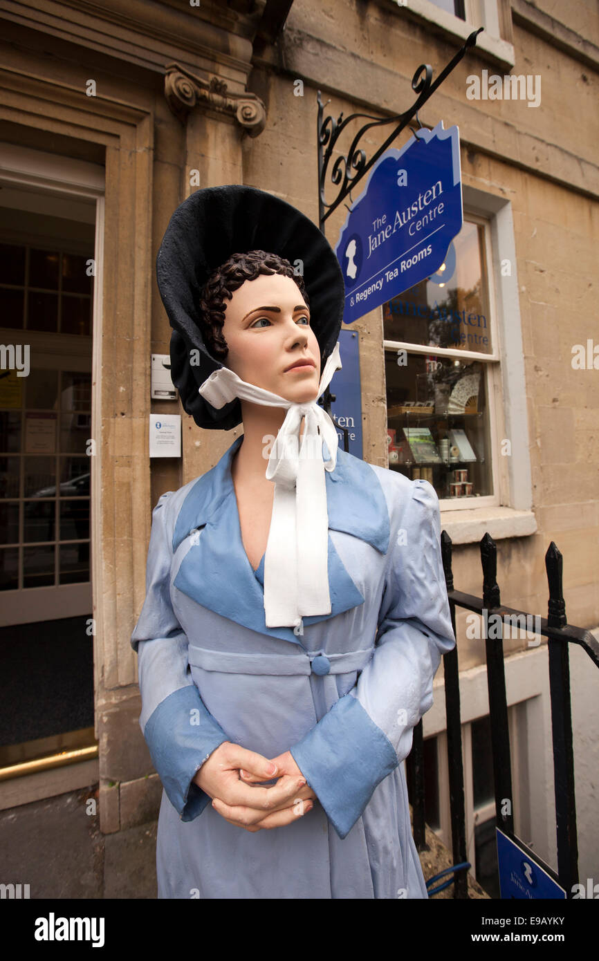 Bad, Gay Street, Wiltshire, England, UK kostümiert Mannequin außerhalb Jane Austen Centre und Teestube Stockfoto