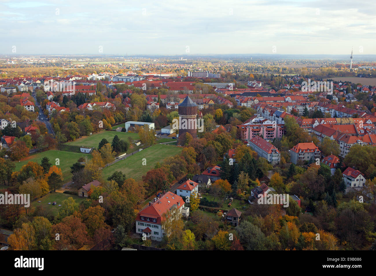 Blick auf die Stadt Leipzig und Umgebung vom Denkmal für die Schlacht der Nationen im Herbst, Leipzig, Sachsen Stockfoto