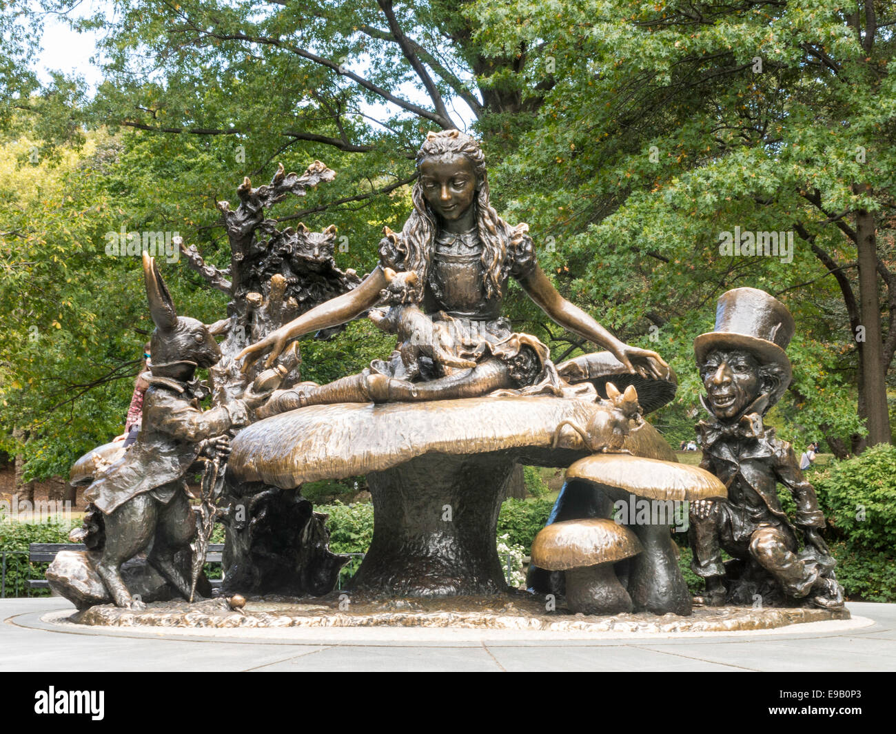 Alice Im Wunderland Garten-Deko-Set – 5 Harz-Figuren: Alice, Hutmacher, Kaninchen, Katze & Raupe