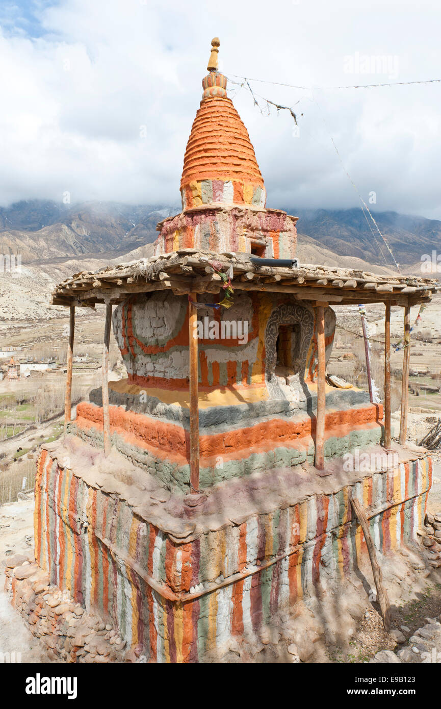 Bunt geschmückten buddhistischen Stupa, Tashi Choling Gompa, Geling, Ghiling, Upper Mustang, Nepal Stockfoto