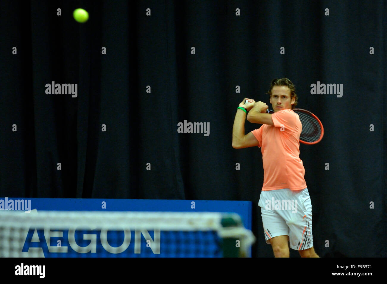 Manchester Tennis Centre Manchester, UK 23. Oktober 2014 Wesley Koolhof (Niederlande) in Aktion während seinem Viertelfinal-Sieg über Luke Bambridge (Großbritannien). Im morgigen Halbfinale trifft er Adrien Bossel (Schweiz).  Bossel schlagen Nummer 2 Samen Laurynas Grigelis (Litauen) 6-4, 5-7, 7-6. Aegon GB pro-Tennis Manchester, UK Credit: John Fryer/Alamy Live-Nachrichten Stockfoto