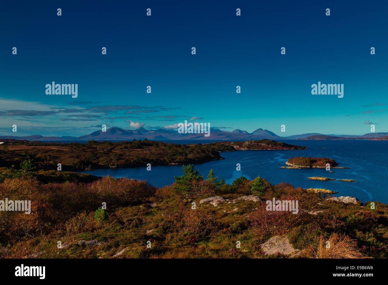 Loch Carron und die Cuillin Berge von Plockton, Schottland Highland Stockfoto