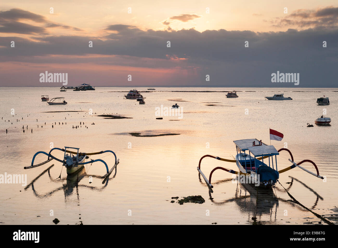 [Angelboote/Fischerboote] bei Sonnenuntergang, [Nusa Lembongan], Bali, Indonesien Stockfoto