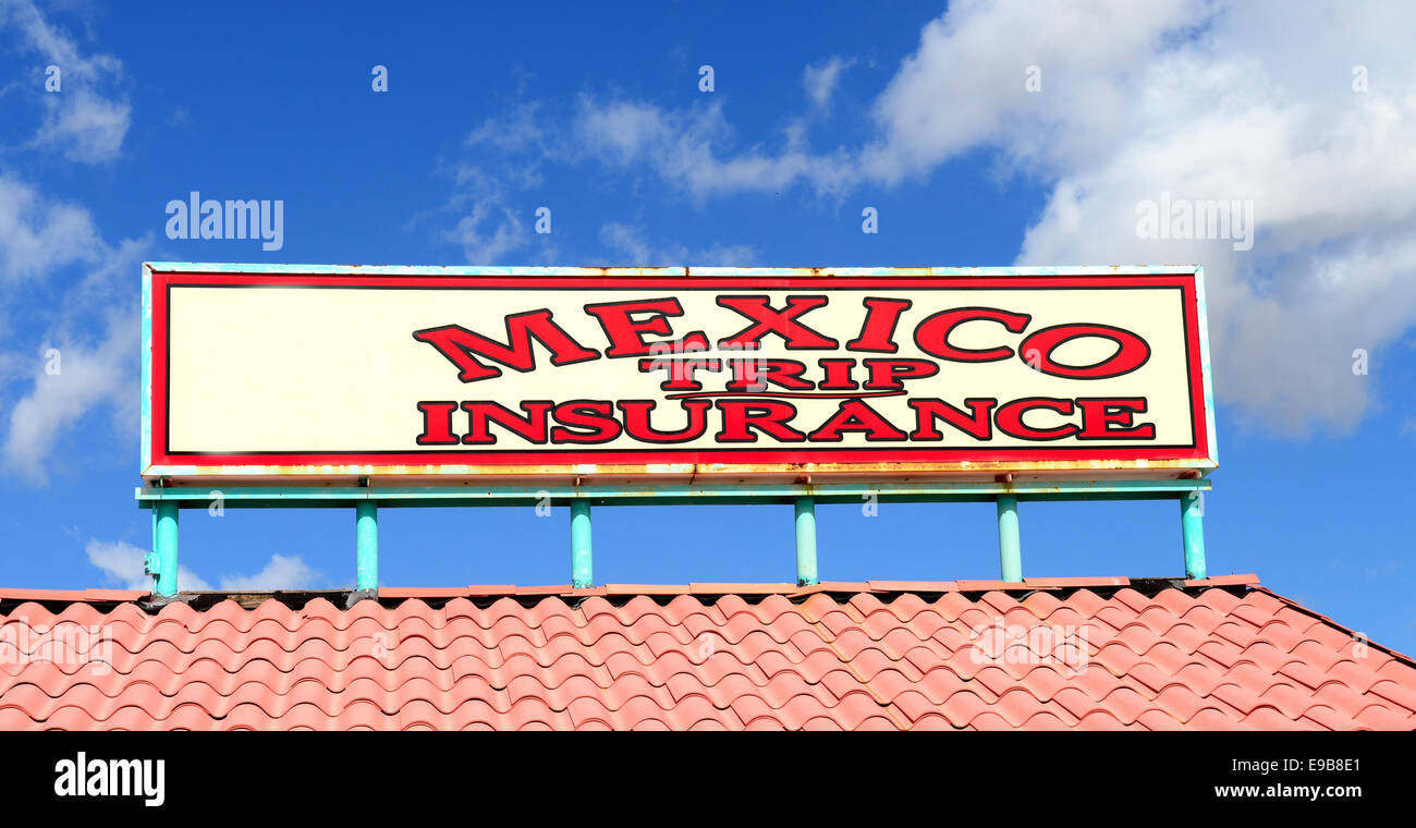 Zeichen im Süden Arizonas, Verkauf von Reise-Versicherungen für das Einsteigen in Mexiko gefunden Stockfoto