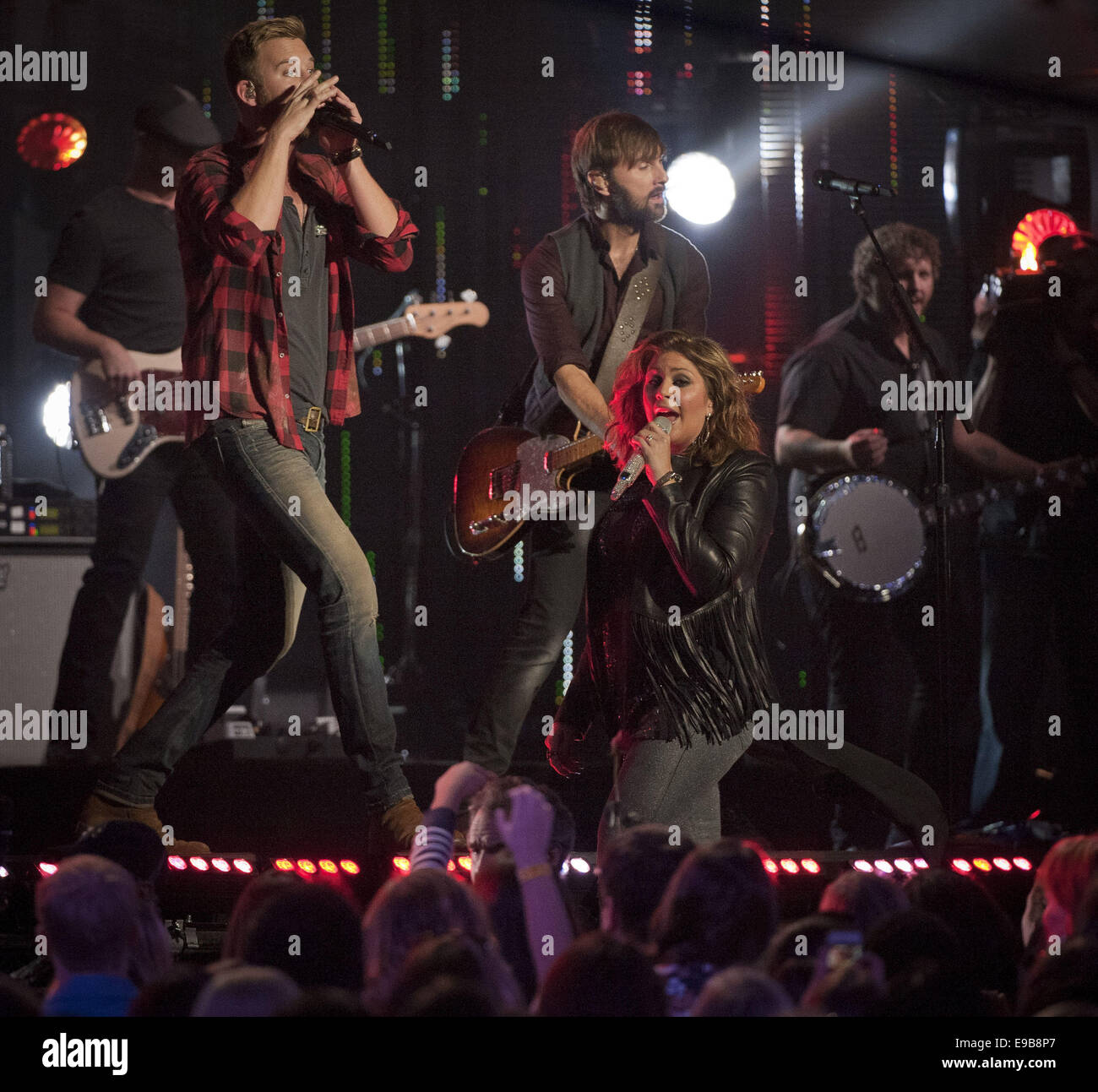 Hollywood, Kalifornien, USA. 22. Oktober 2014. Nashville-Country-Musik-Band, Lady Antebellum, gespielt Jimmy Kimmel Live! im El Capitan Theatre in Hollywood am Mittwoch, 22. Oktober 2014. CHARLES KELLEY, HILLARY SCOTT und DAVE HAYWOOD, auf der Bühne Mittwoch. Bildnachweis: David Bro/ZUMA Draht/Alamy Live-Nachrichten Stockfoto