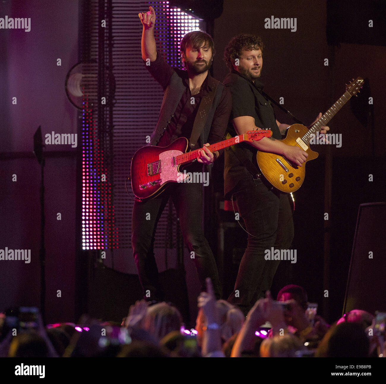 Hollywood, Kalifornien, USA. 22. Oktober 2014. Nashville-Country-Musik-Band, Lady Antebellum, gespielt Jimmy Kimmel Live! im El Capitan Theatre in Hollywood am Mittwoch, 22. Oktober 2014. DAVE HAYWOOD auf der Bühne Mittwoch. Bildnachweis: David Bro/ZUMA Draht/Alamy Live-Nachrichten Stockfoto