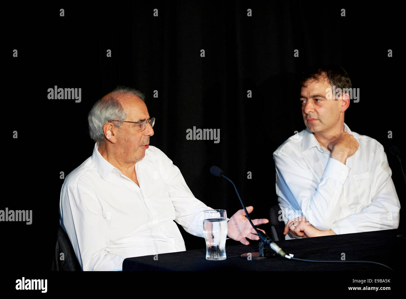 DAVID RUNCIMAN Gespräche zu TOM BOWER Bower Buch "Branson: der Mann hinter der Maske" Soho literarische Festivals 2014 Stockfoto