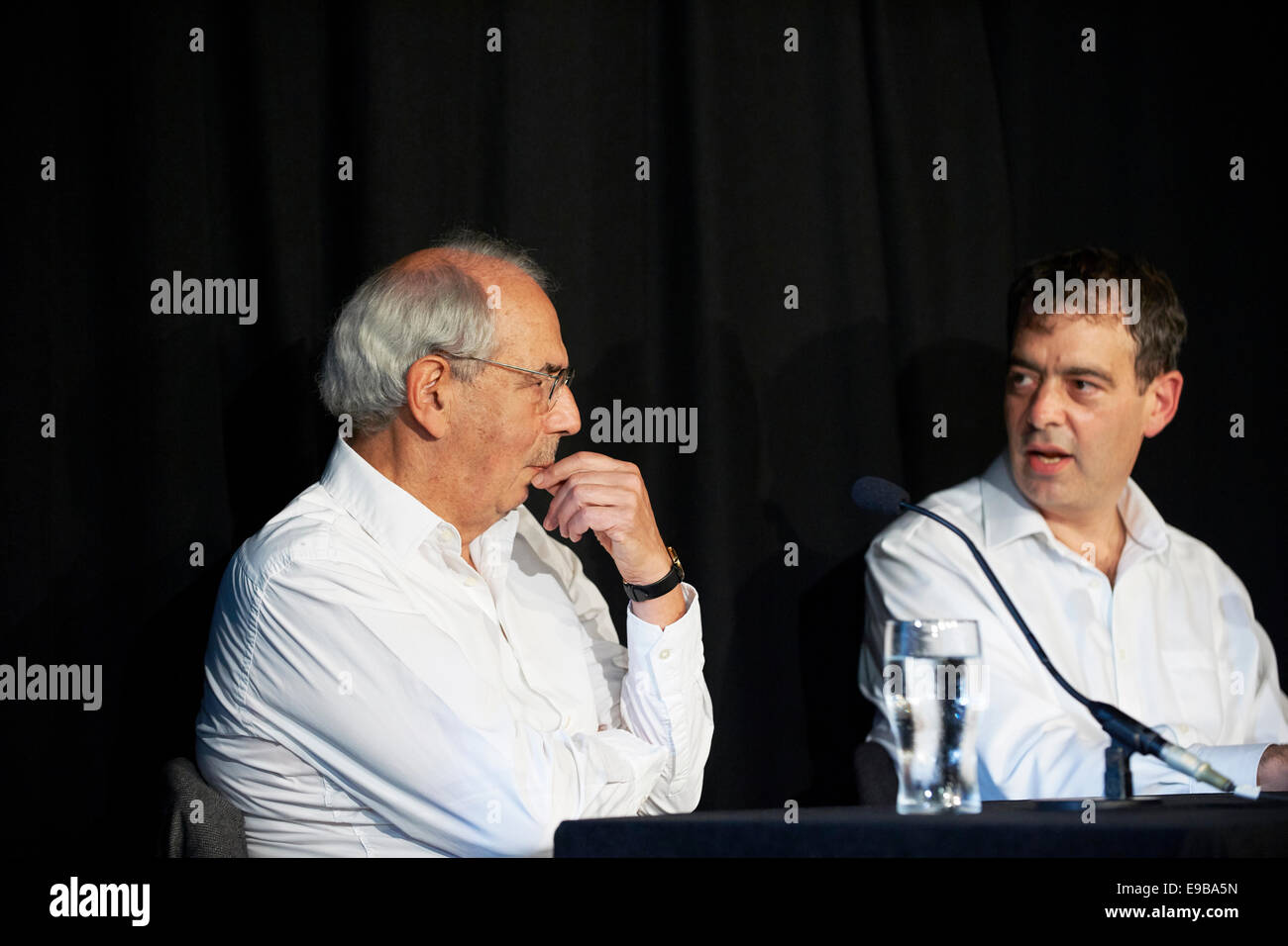 DAVID RUNCIMAN Gespräche zu TOM BOWER Bower Buch "Branson: der Mann hinter der Maske" Soho literarische Festivals 2014 Stockfoto