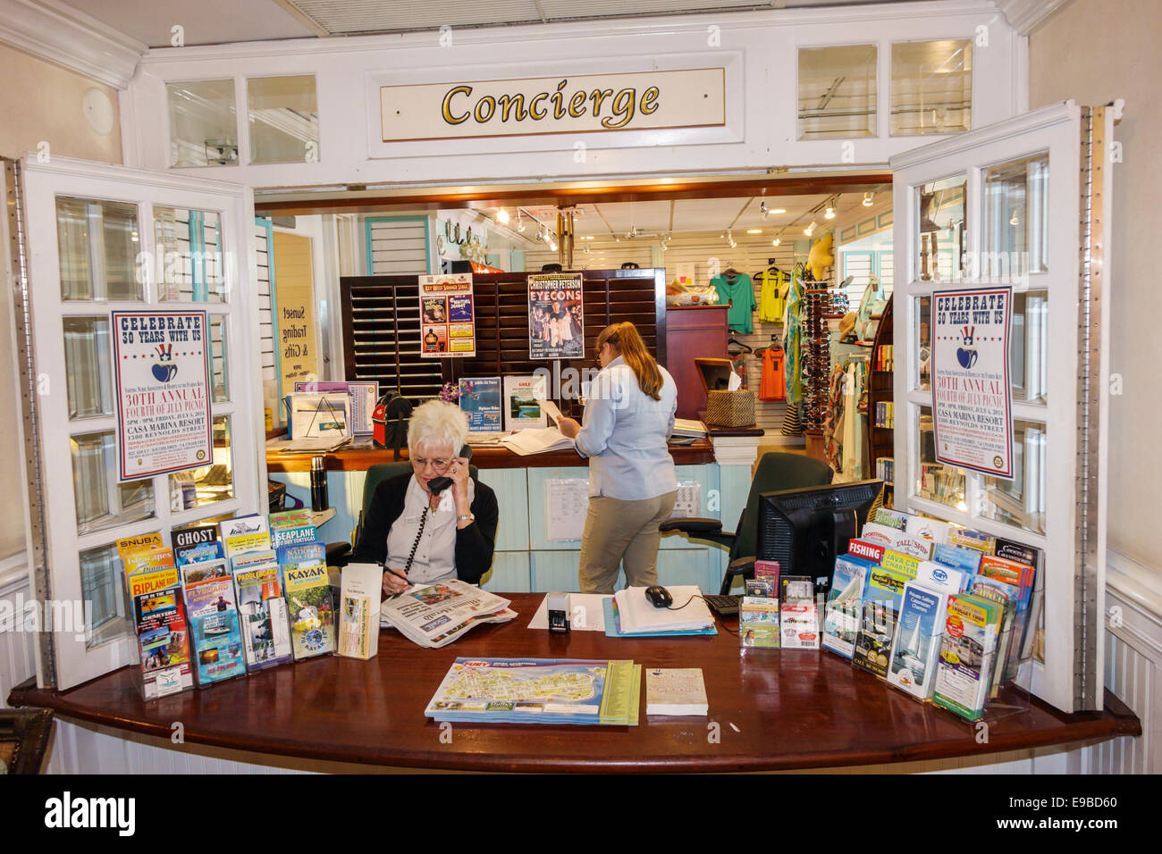 Key West Florida, Keys Westin Key West Resort & Marina, Hotelhotels, Motel Motels, Concierge, Rezeption, Hilfe, Service, Erwachsene Erwachsene Frau Frau Frau Stockfoto