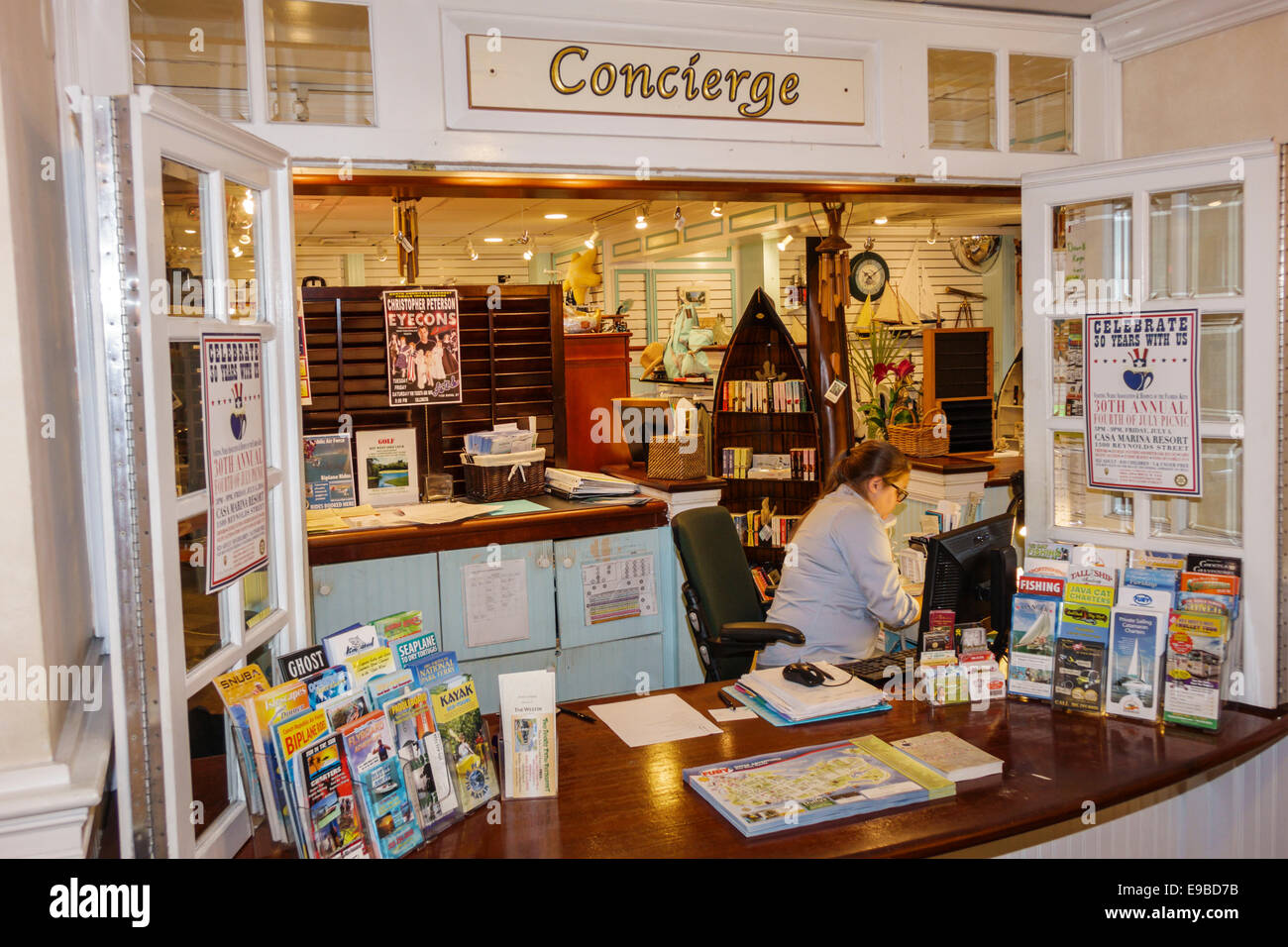 Key West Florida, Keys Westin Key West Resort & Marina, Hotelhotels, Motel Motels, Concierge, Rezeption, Hilfe, Service, Erwachsene Erwachsene Frau Frau Frau Stockfoto