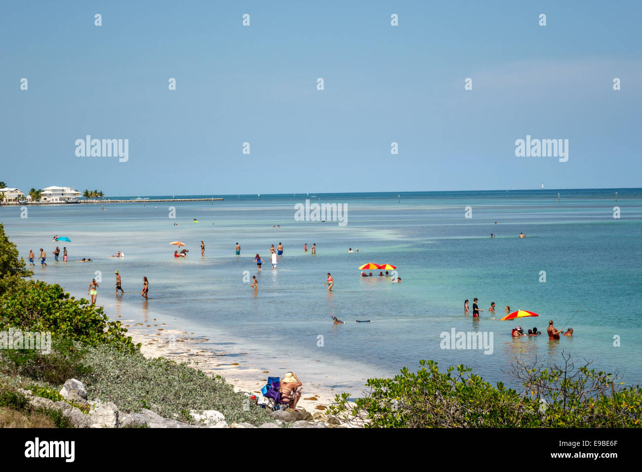 Florida Keys, Marathon, Waterfront, Golf von Mexiko, Florida Bay Water, öffentliche Strände, Sonnenanbeter, seichtes Wasser, Besucher reisen Reisetouristen Stockfoto