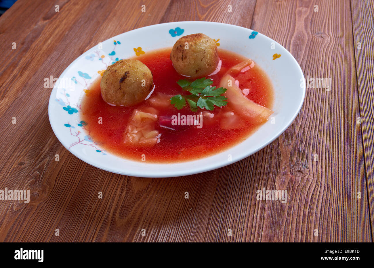 Kubbeh Suppe ist Levantine Gericht aus Burghul, gehackten Zwiebeln und ...