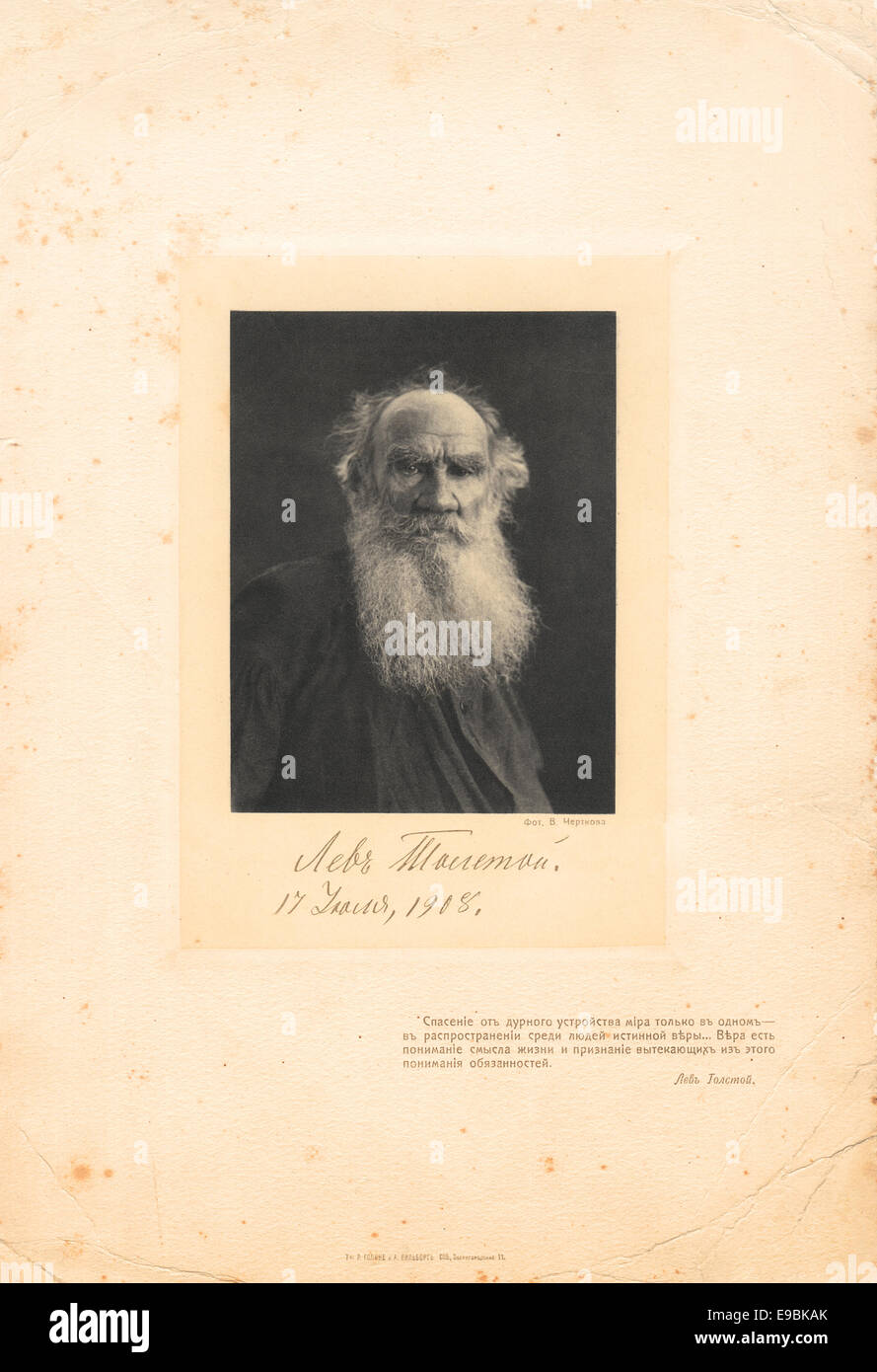Porträt des großen russischen Schriftstellers Leo Tolstoy, seine Unterschrift und seine Gedanken Stockfoto
