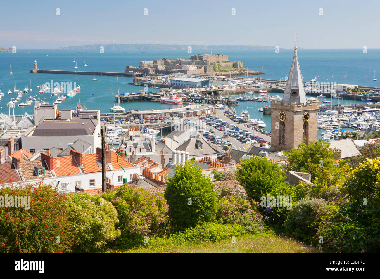 ST PETER PORT: HAFENGEBIET UND ALBERT MARINA Stockfoto