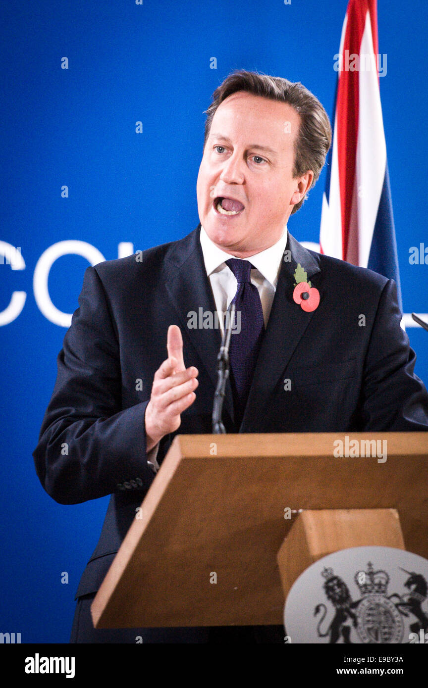 Brüssel, Bxl, Belgien. 24. Oktober 2014. Großbritanniens Premierminister David Cameron spricht während einer Pressekonferenz nach dem zweiten Tag die Staatschefs treffen Hauptquartier der EU Rat in Brüssel am 24.10.2014 von Wiktor Dabkowski Credit: Wiktor Dabkowski/ZUMA Draht/Alamy Live News Stockfoto