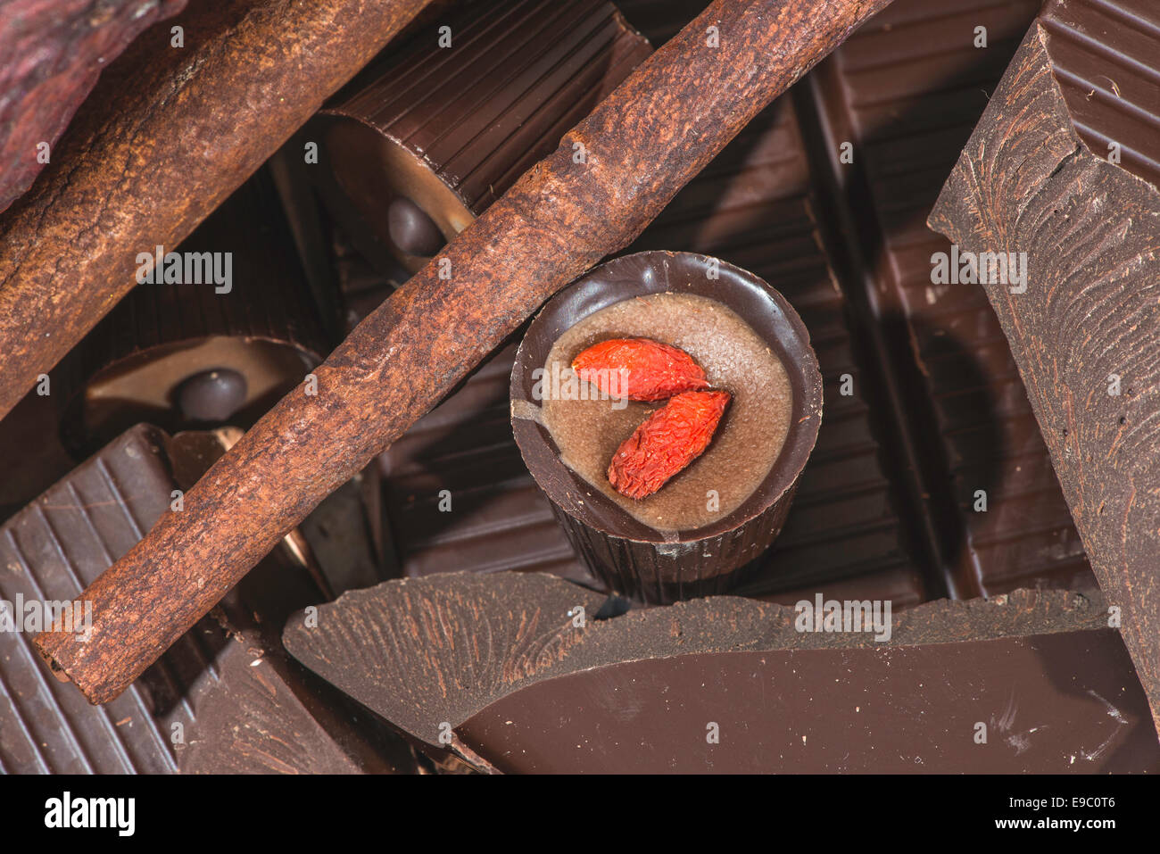 Schokoladen-Bonbons und Schokolade. Stockfoto