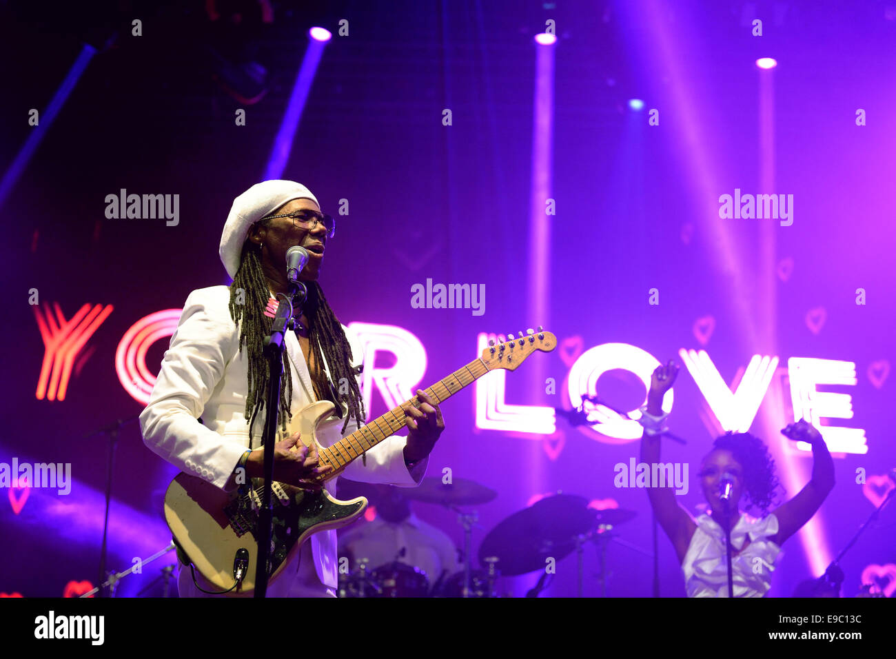 BARCELONA - 14 JUN: Chic mit Nile Rodgers (Band) führt auf Sonar Festival am 14. Juni 2014 in Barcelona, Spanien. Stockfoto