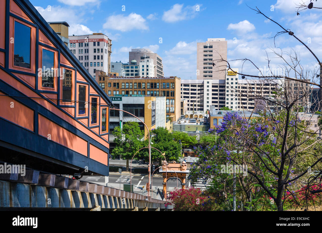 Engel, Los Angeles. Blick über Hill Street von Angel's Flight Standseilbahn, Bunker Hill District, Los Angeles, Kalifornien, USA Stockfoto