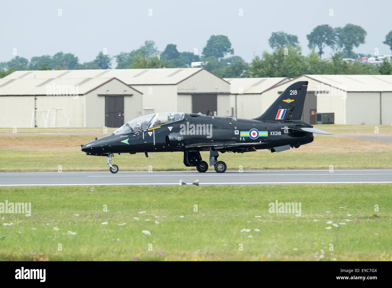 Hawker Siddeley Hawk T1A Advanced Jet Trainer rollt zum Stillstand nach der Landung nach seiner Anzeige an die 2014 Fairford RIAT Stockfoto