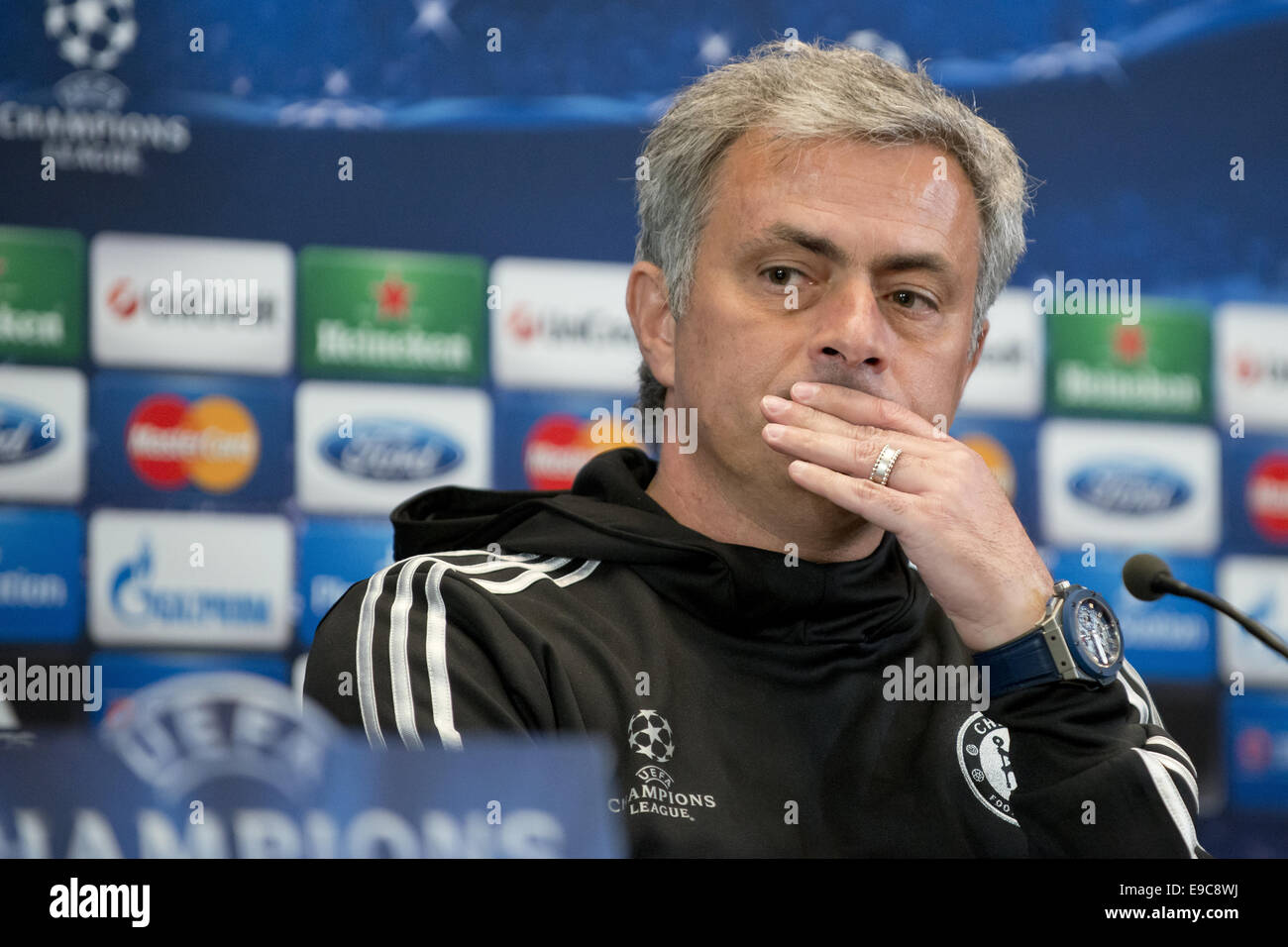 Manager Jose Mourinho von Chelsea F.C. beantwortet Fragen im Rahmen einer Pressekonferenz vor der UEFA Champions League Halbfinale Hinspiel-match zwischen Club Atlético de Madrid und Chelsea F.C. im Vicente Calderon Stadion Featuring: Jose Mourinho Where: Madrid, Spanien: 21. April 2014 Stockfoto