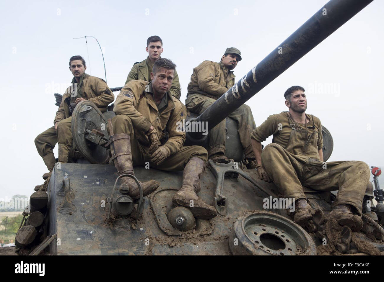 FURY (2014) SHIA LEBOUF, LOGAN LERMAN, BRAD PITT, MICHAEL PENA, JON BERNTHAL DAVID AYER (DIR) Stockfoto