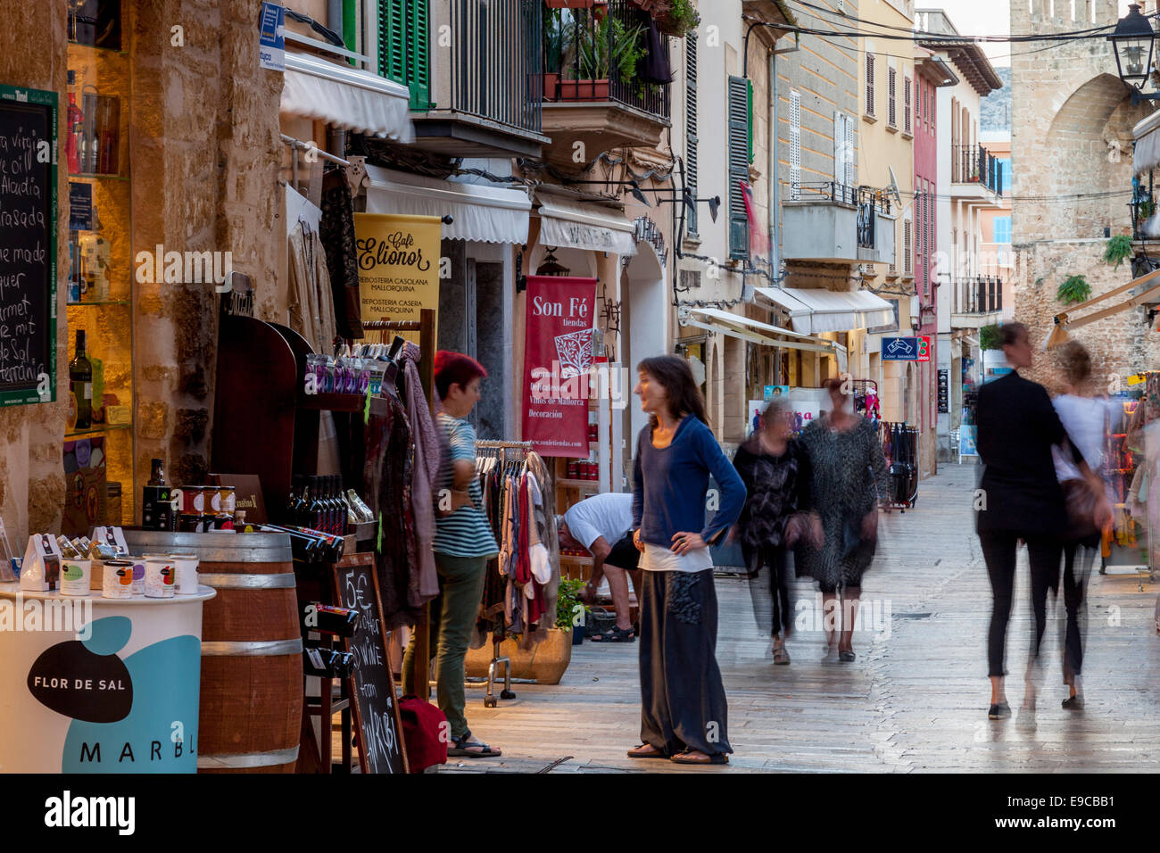 Geschäfte In der Altstadt von Alcudia, Mallorca - Spanien Stockfoto