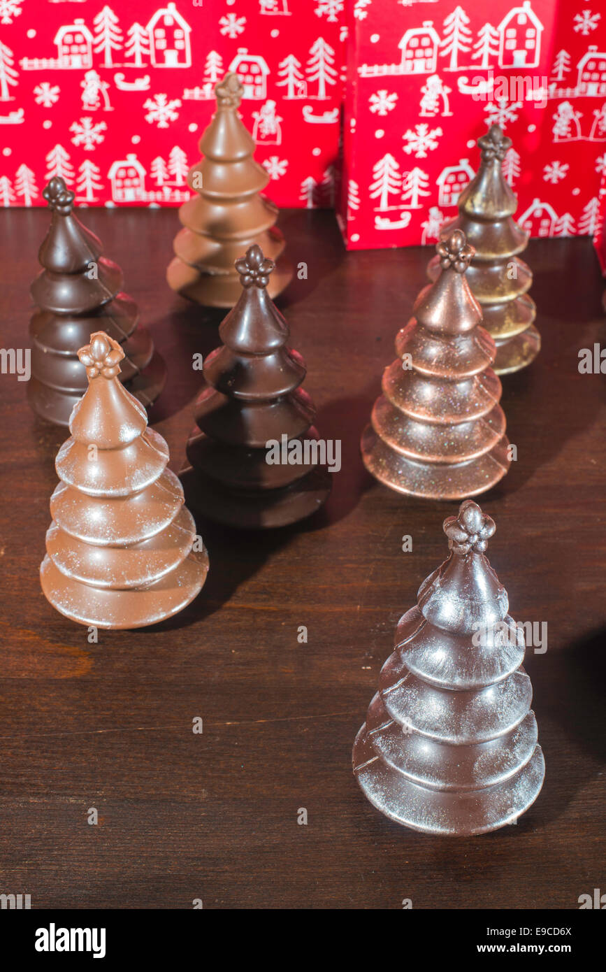Schokolade Weihnachtsbäume. Braune Schokolade Stockfoto