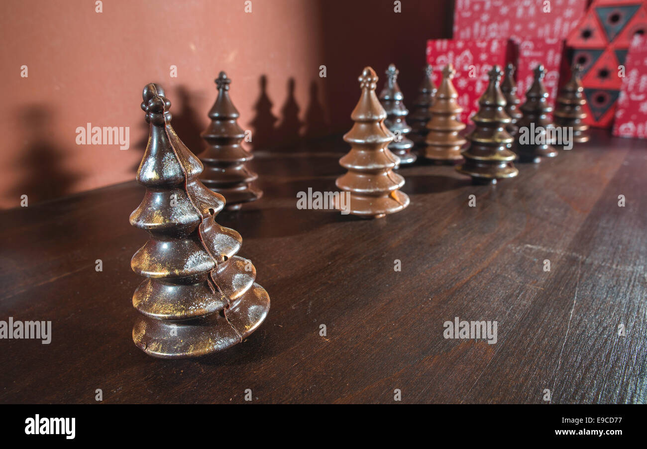 Schokolade Weihnachtsbäume. Braune Schokolade Stockfoto