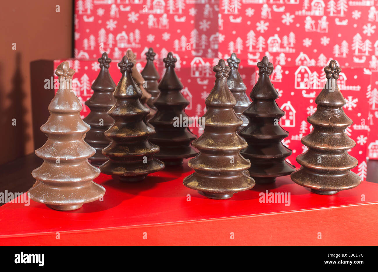Schokolade Weihnachtsbäume. Braune Schokolade Stockfoto