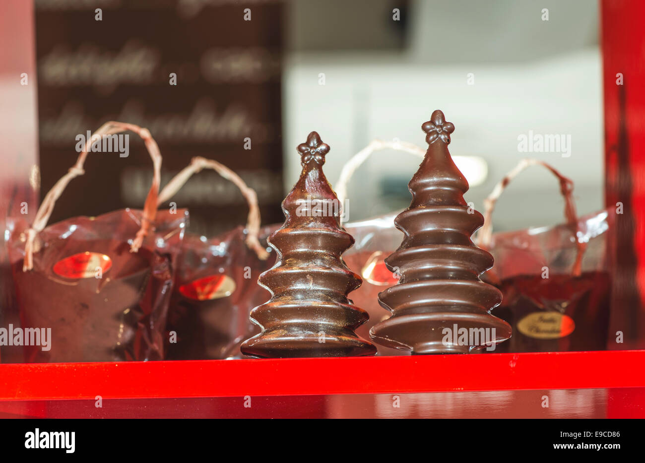 Schokolade Weihnachtsbäume. Braune Schokolade Stockfoto