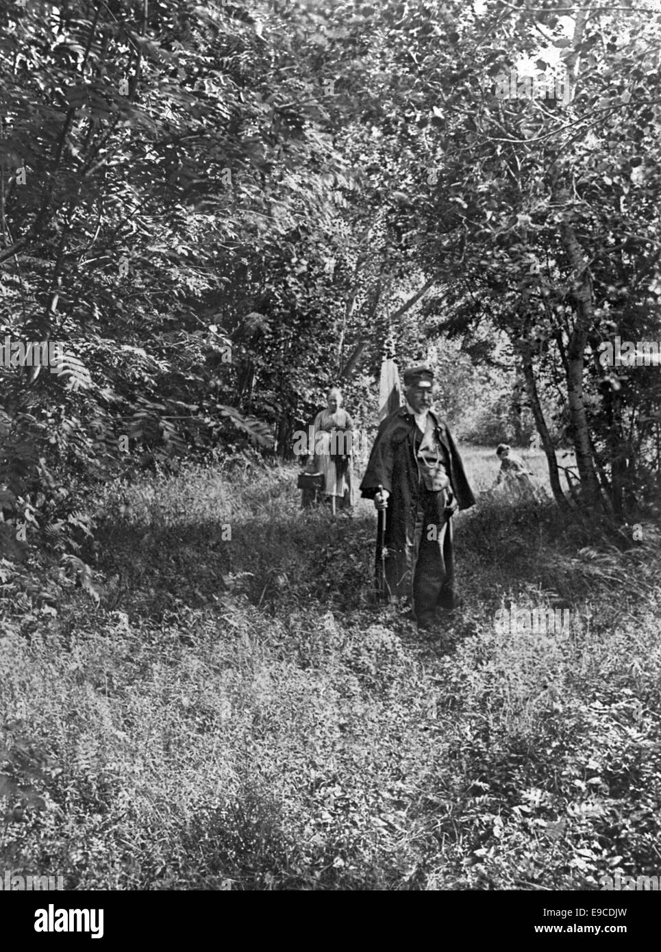 Zacharias Topelius, ein berühmter finnischer Autor, ist ein Spaziergang durch die Wälder von Alrn zu sehen, der die Verbindung zwischen dem Schriftsteller und der Natur in Finnland feststellt. Stockfoto