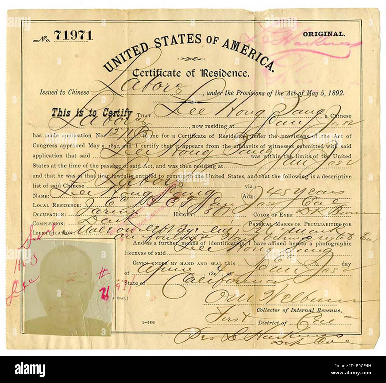 Eine Wohnsitzbescheinigung für Lee Hong Sang, einen 45-jährigen Bauern aus San Jose, Kalifornien. Das Dokument spiegelt die offizielle Aufenthaltsurkunde eines chinesisch-amerikanischen Bauern während des frühen 20. Jahrhunderts wider. Stockfoto