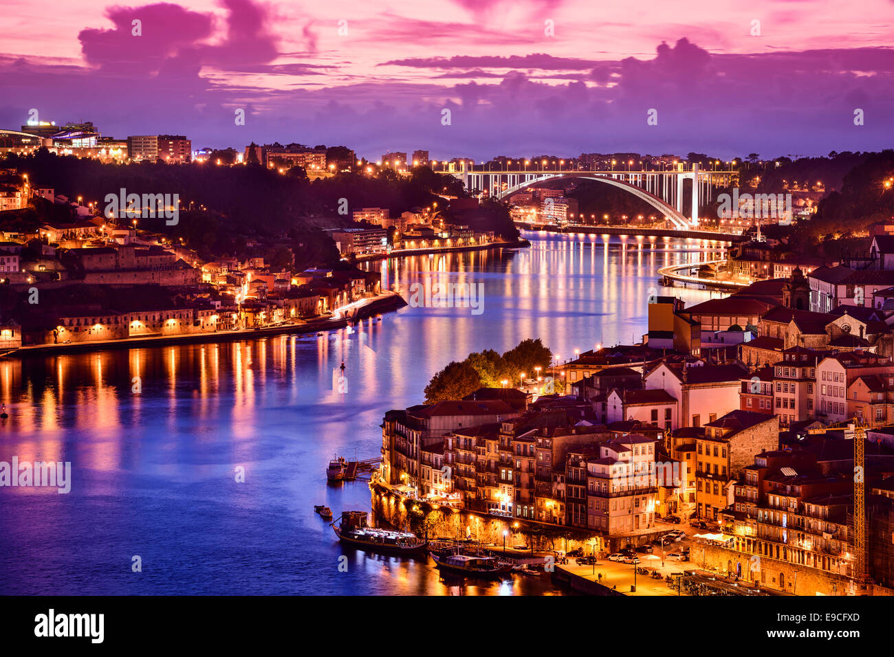 Porto, Portugal Stadtbild auf den Fluss Douro. Stockfoto