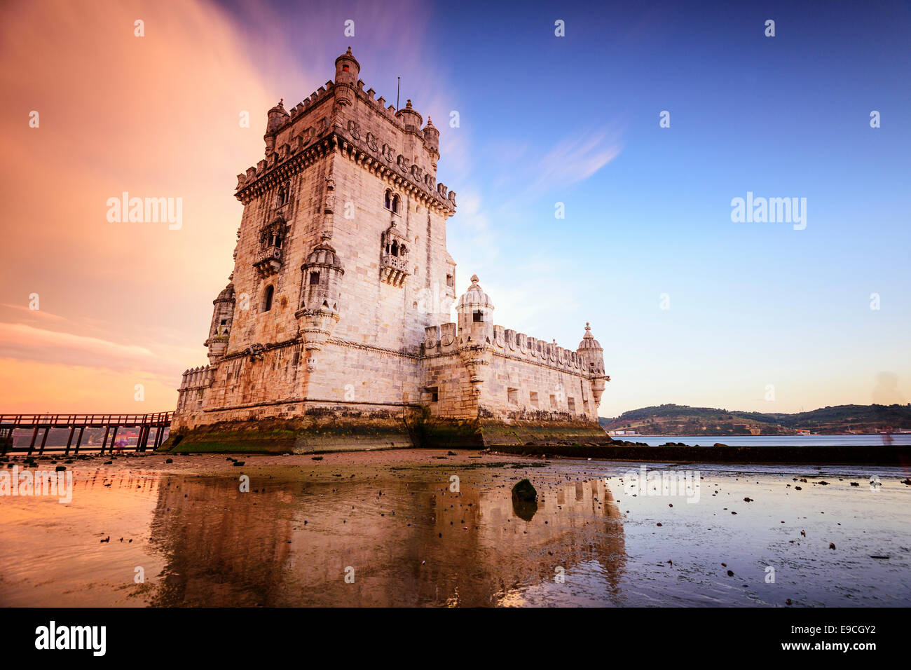 Lissabon, Portugal am Turm von Belem am Fluss Tejo. Stockfoto