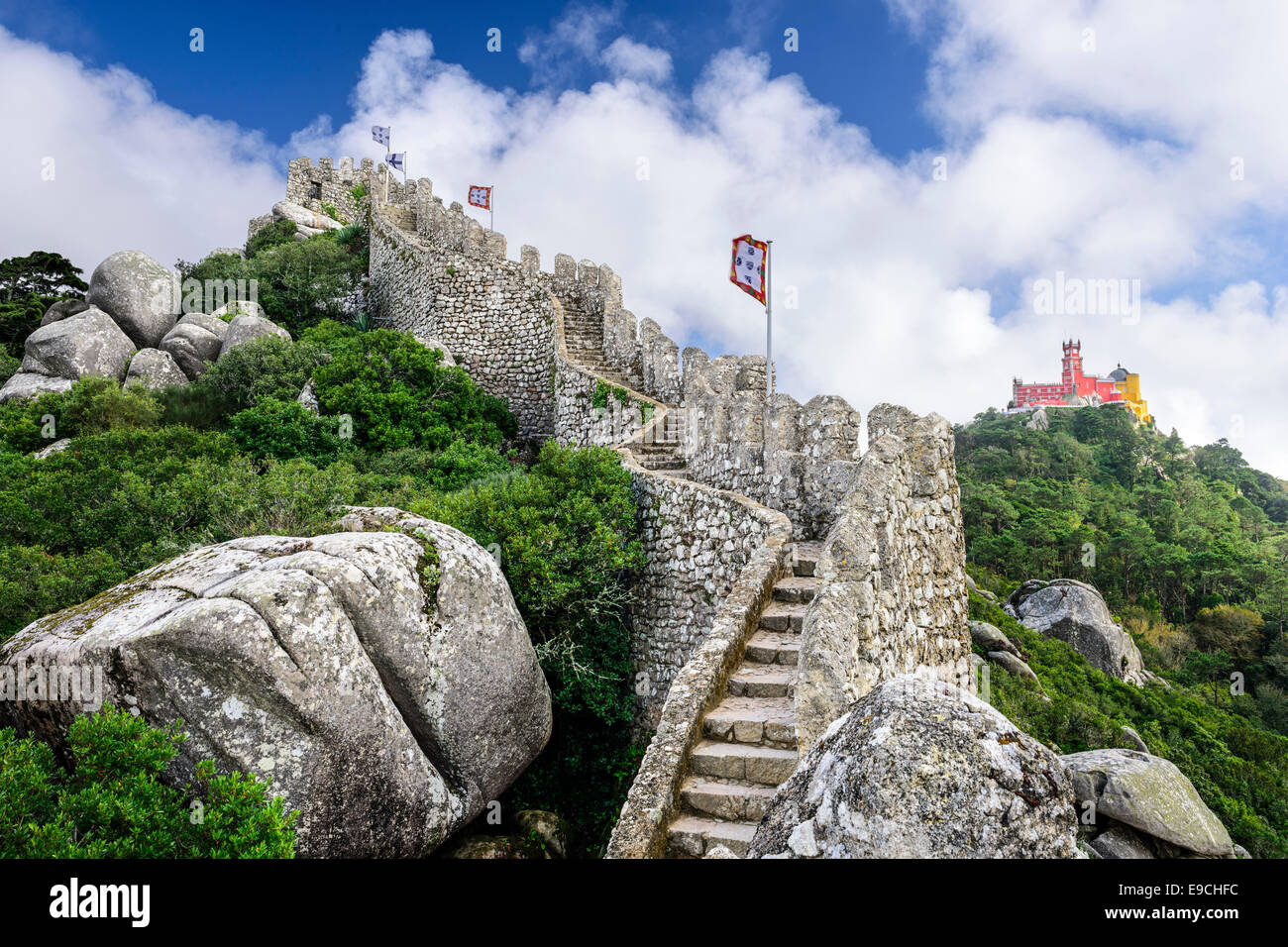 Sintra, Portugal an die maurische Burg und Pena-Palast. Stockfoto